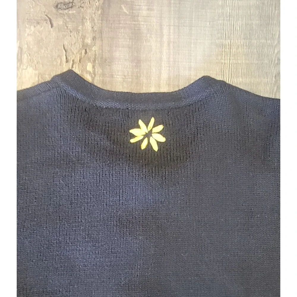 Orvis Women's Medium Cardigan  Button Up Sweater Flowers Daisy's‎ Navy Blue